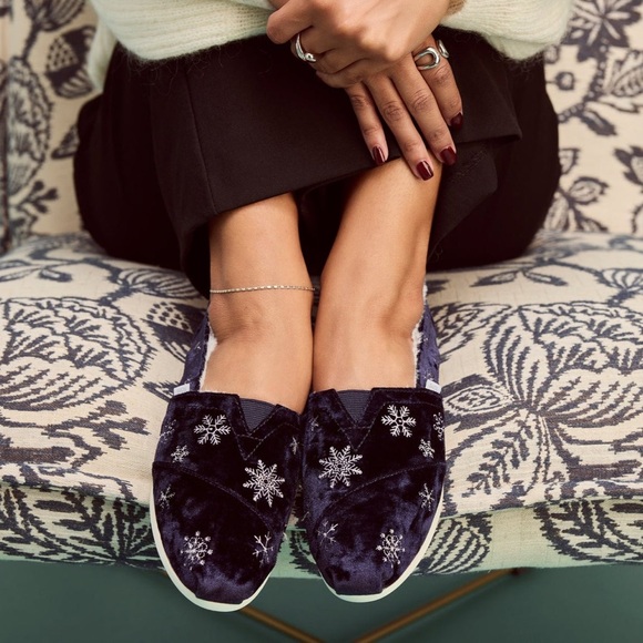 TOMS Dark Blue Snowflake Embroidered Slip-Ons - Picture 1 of 7